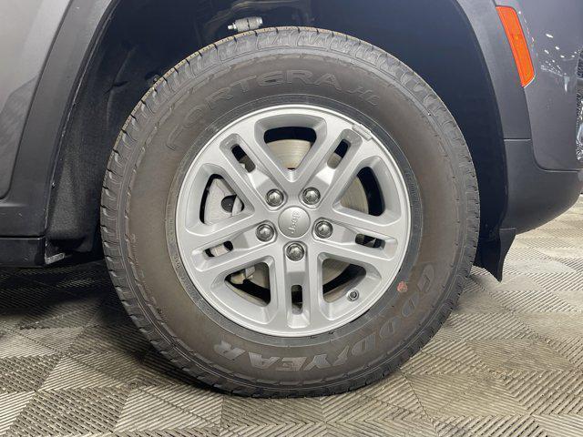 used 2022 Jeep Grand Cherokee car, priced at $28,497