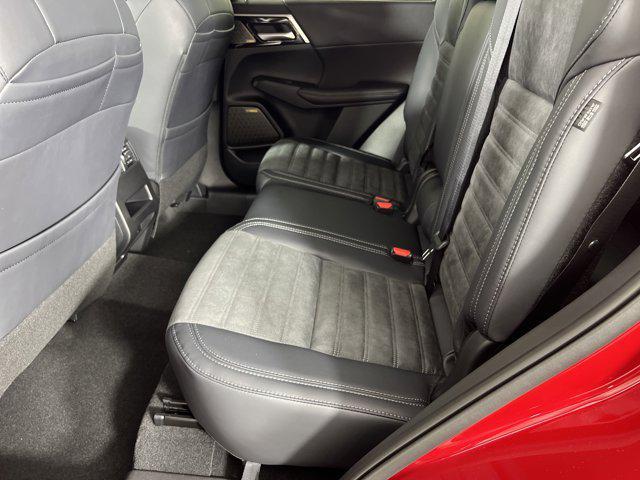 new 2025 Mitsubishi Outlander car, priced at $38,430