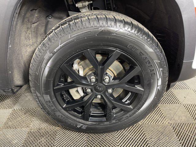 used 2024 Jeep Grand Cherokee car, priced at $33,997