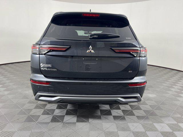 new 2025 Mitsubishi Outlander car, priced at $38,215