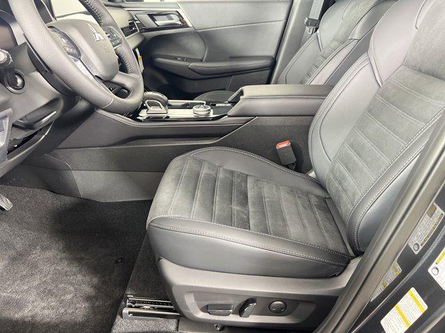 new 2025 Mitsubishi Outlander car, priced at $38,215