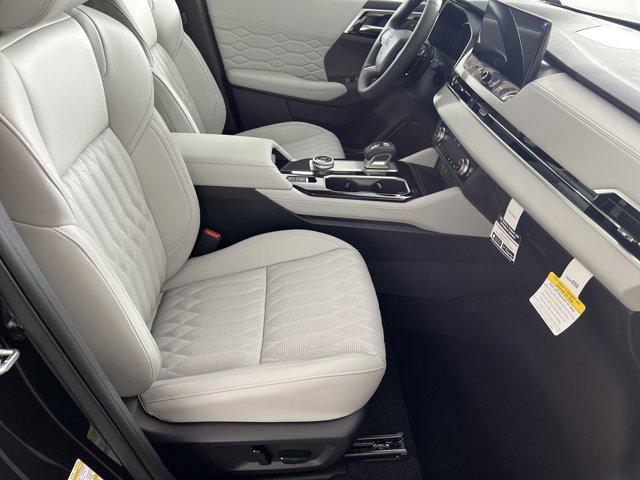 new 2025 Mitsubishi Outlander car, priced at $42,155