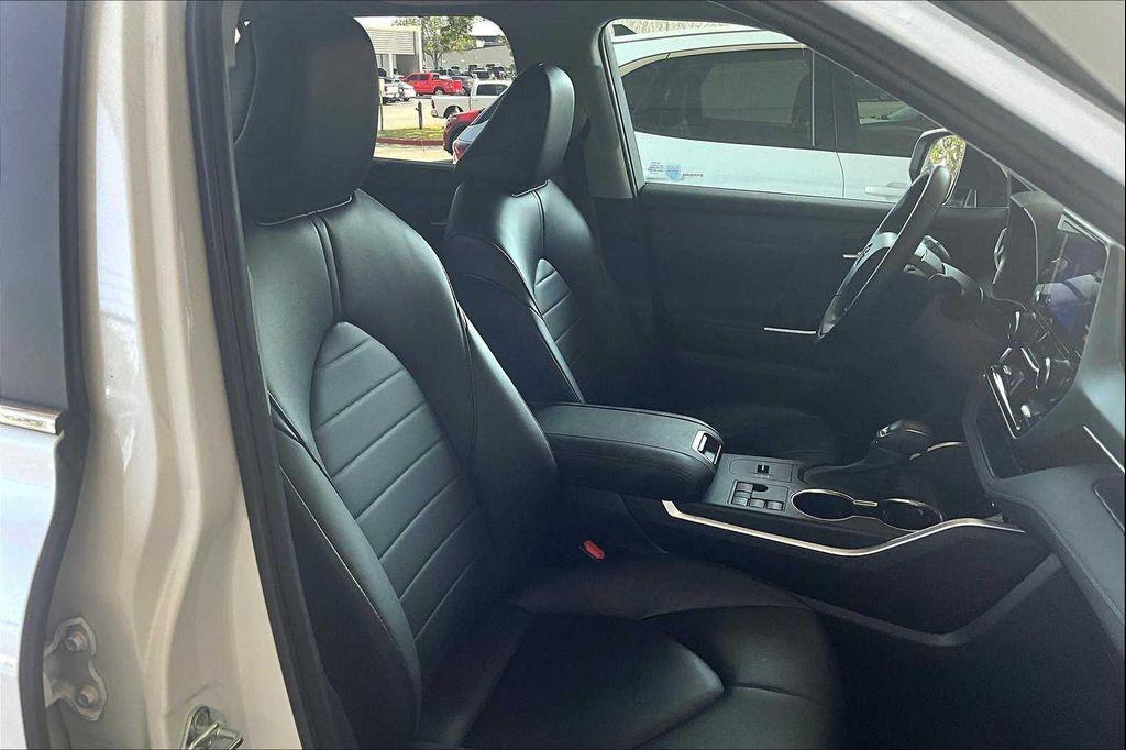 used 2023 Toyota Highlander car, priced at $35,750