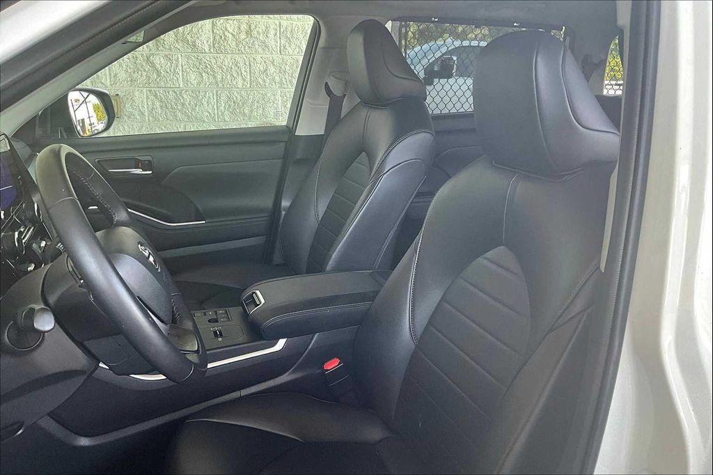 used 2023 Toyota Highlander car, priced at $35,750