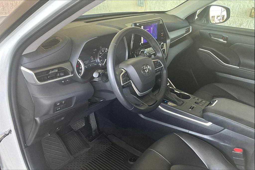 used 2023 Toyota Highlander car, priced at $35,750