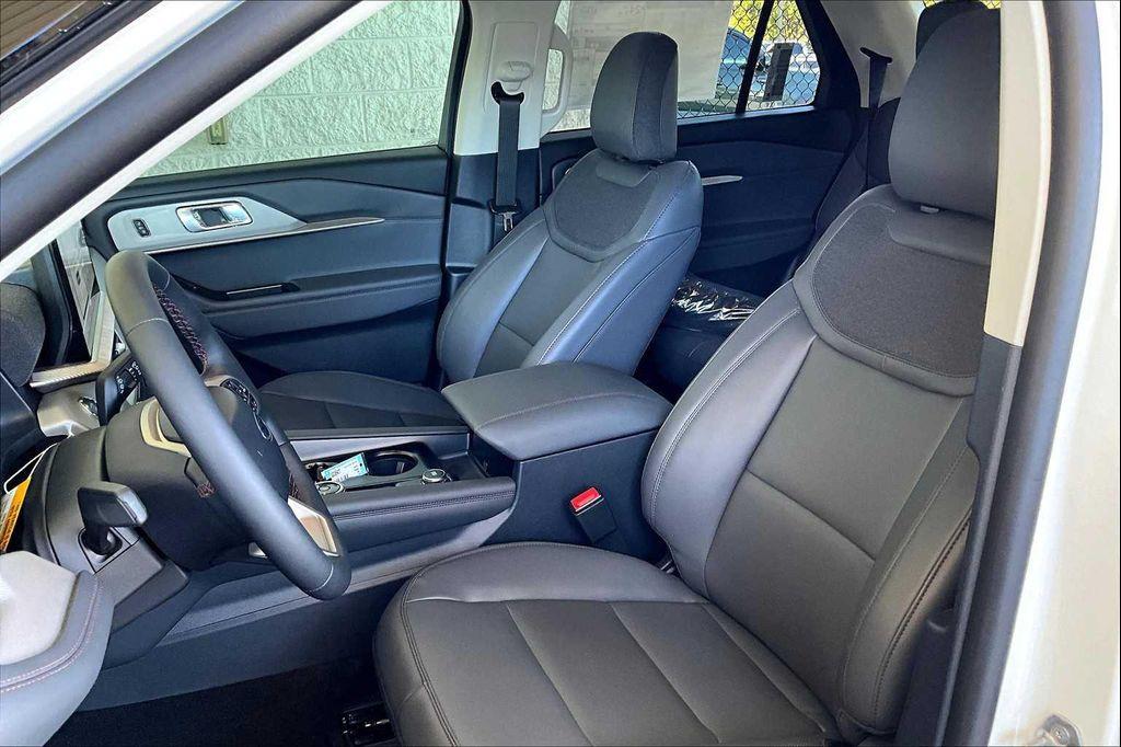 new 2025 Ford Explorer car, priced at $41,660