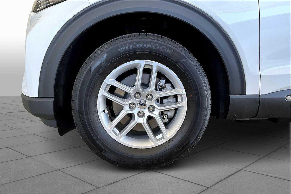 new 2025 Ford Explorer car, priced at $41,660