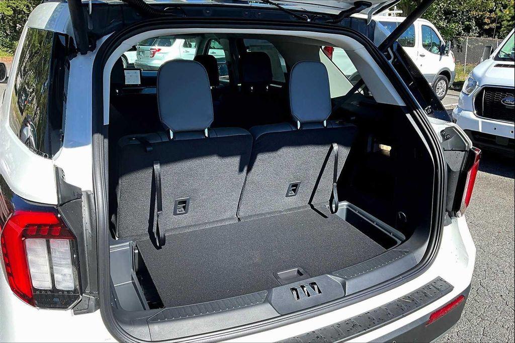 new 2025 Ford Explorer car, priced at $41,660