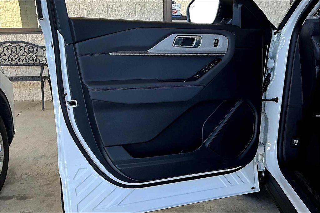 new 2025 Ford Explorer car, priced at $41,660