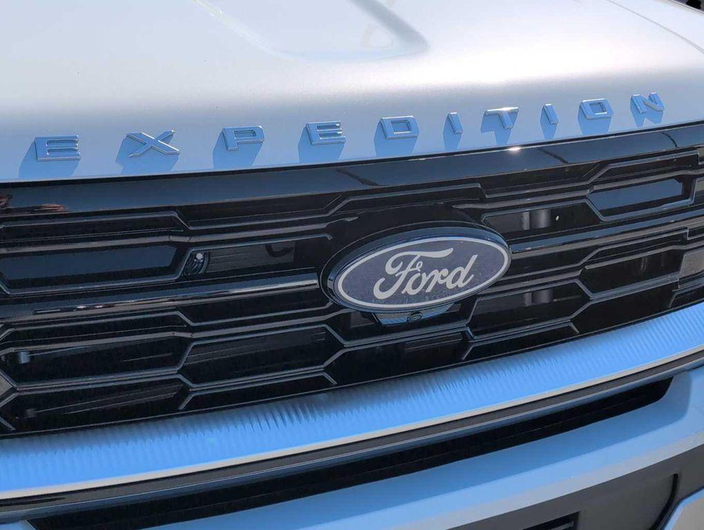 new 2025 Ford Expedition car, priced at $77,802