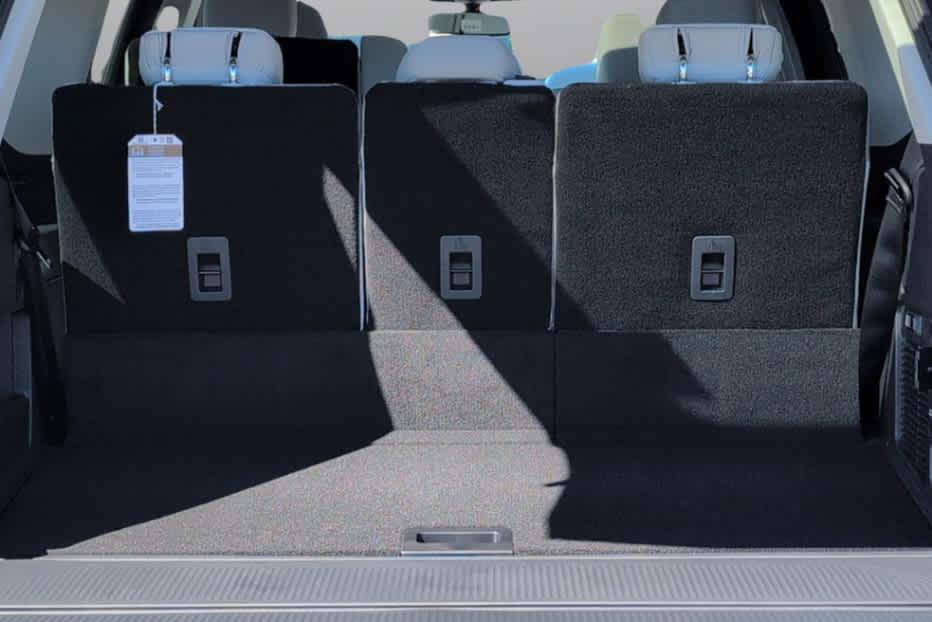 new 2025 Ford Expedition car, priced at $77,802