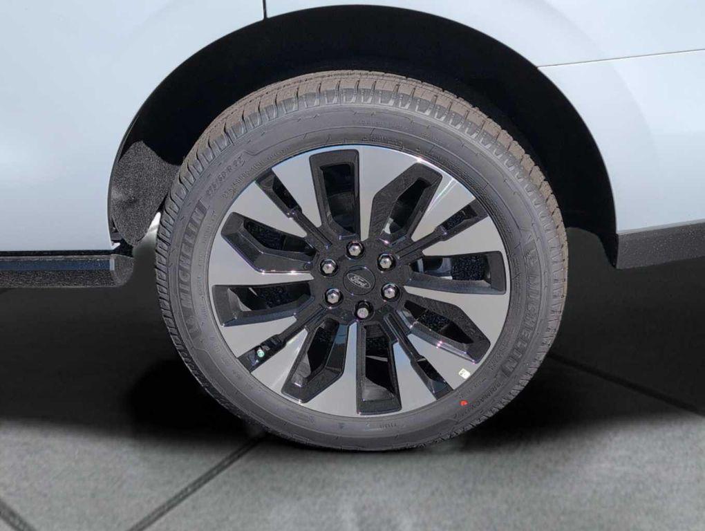 new 2025 Ford Expedition car, priced at $77,802