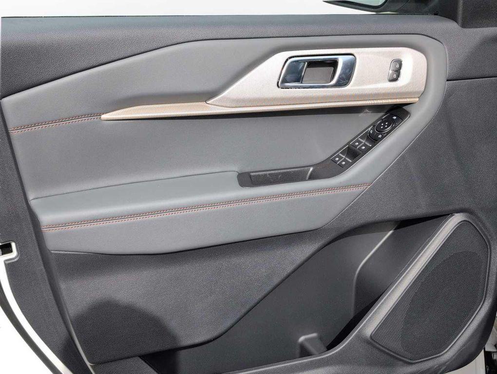 new 2025 Ford Explorer car, priced at $41,338