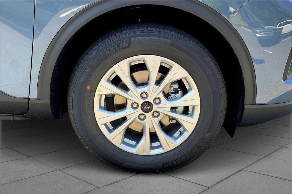 new 2025 Ford Escape car, priced at $29,040