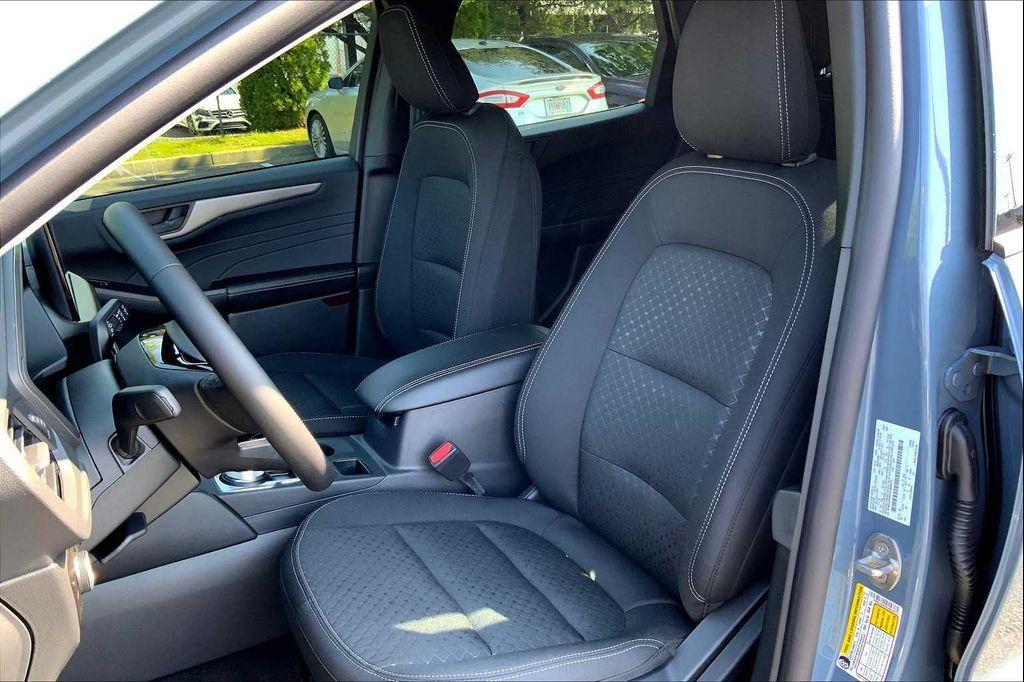 new 2025 Ford Escape car, priced at $29,040