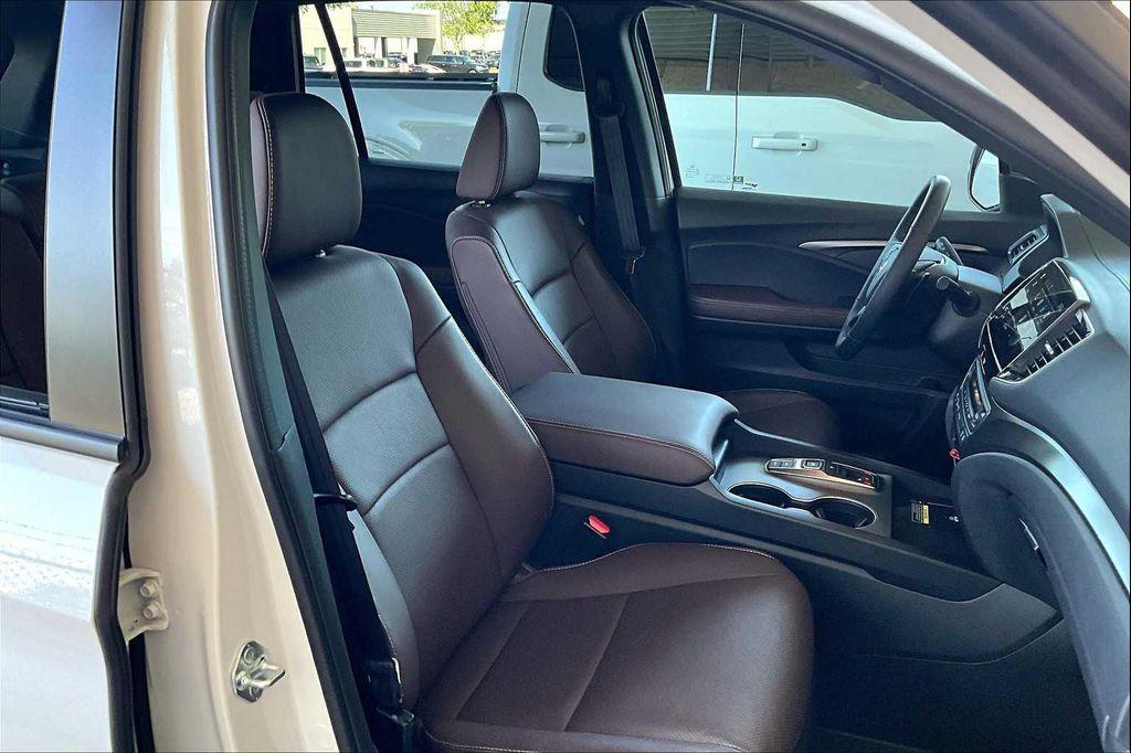 used 2025 Honda Passport car, priced at $38,999