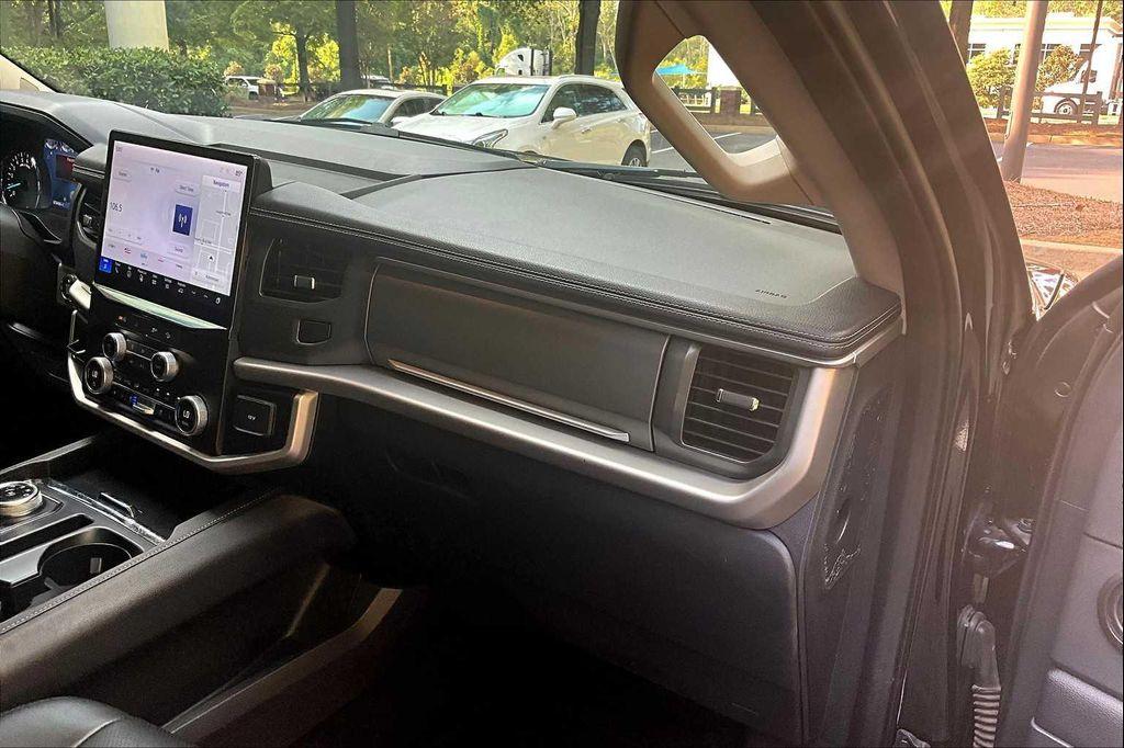 used 2024 Ford Expedition car, priced at $41,495