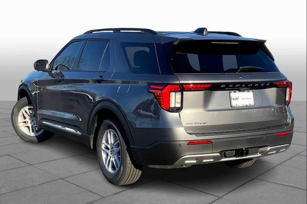 new 2025 Ford Explorer car, priced at $40,465