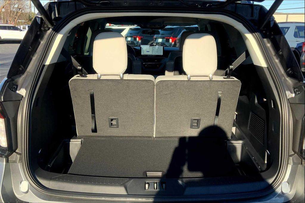 new 2025 Ford Explorer car, priced at $40,465
