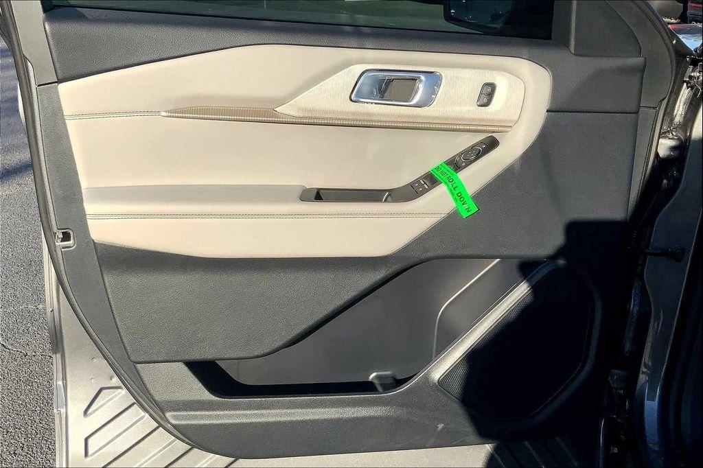 new 2025 Ford Explorer car, priced at $40,465