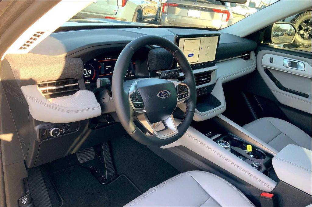 new 2025 Ford Explorer car, priced at $40,465