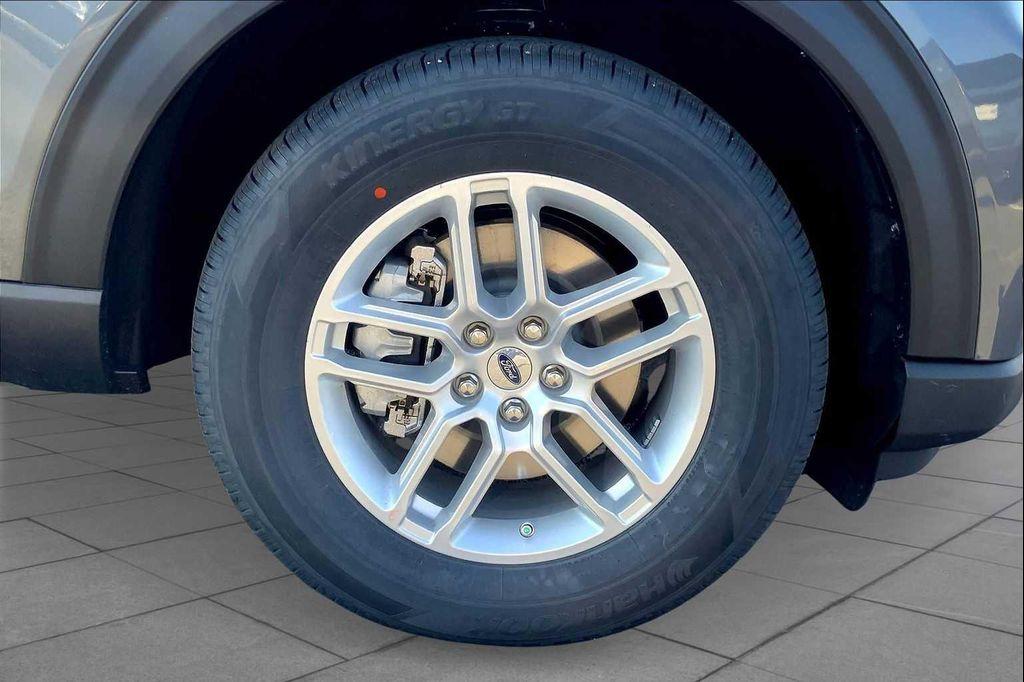 new 2025 Ford Explorer car, priced at $40,465