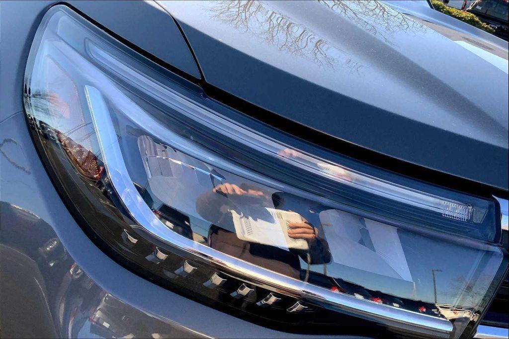 new 2025 Ford Explorer car, priced at $40,465