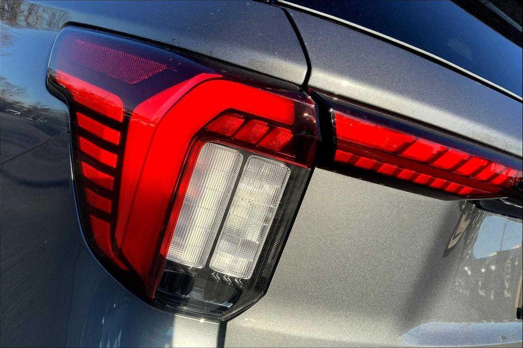 new 2025 Ford Explorer car, priced at $40,465