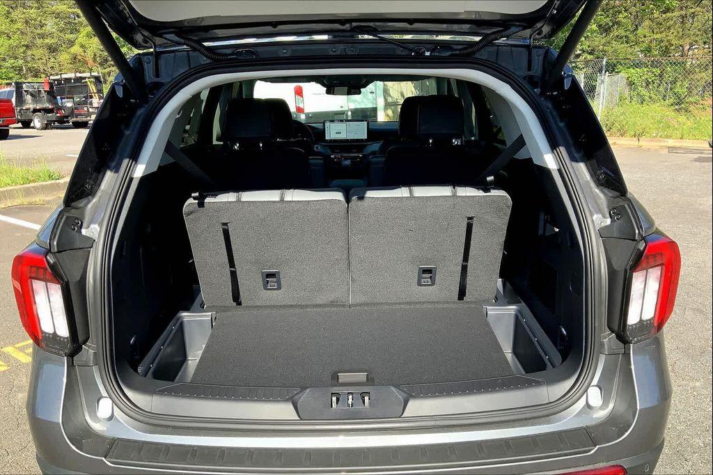 new 2025 Ford Explorer car, priced at $40,465