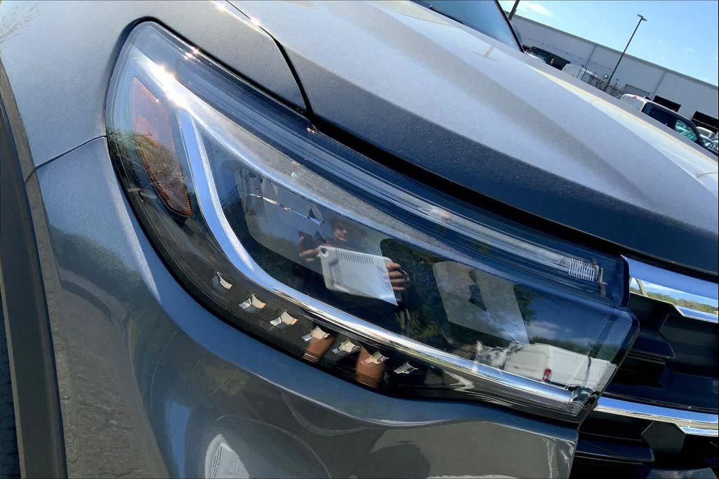 new 2025 Ford Explorer car, priced at $40,465