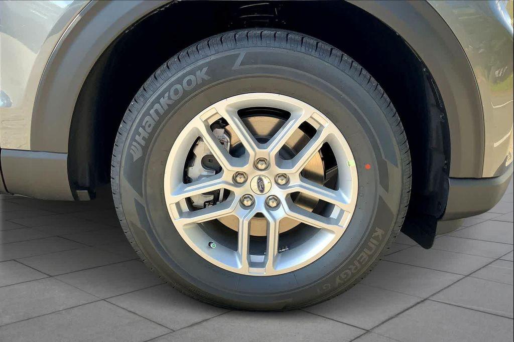 new 2025 Ford Explorer car, priced at $40,465