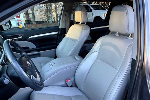 used 2019 Toyota Highlander car, priced at $28,999