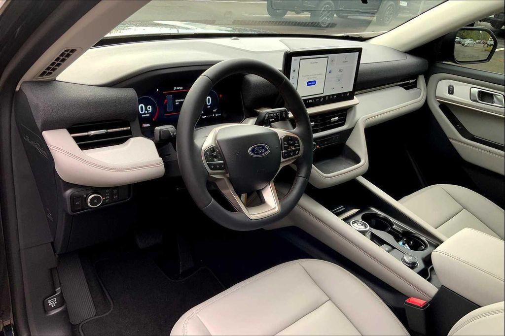 new 2025 Ford Explorer car, priced at $45,665