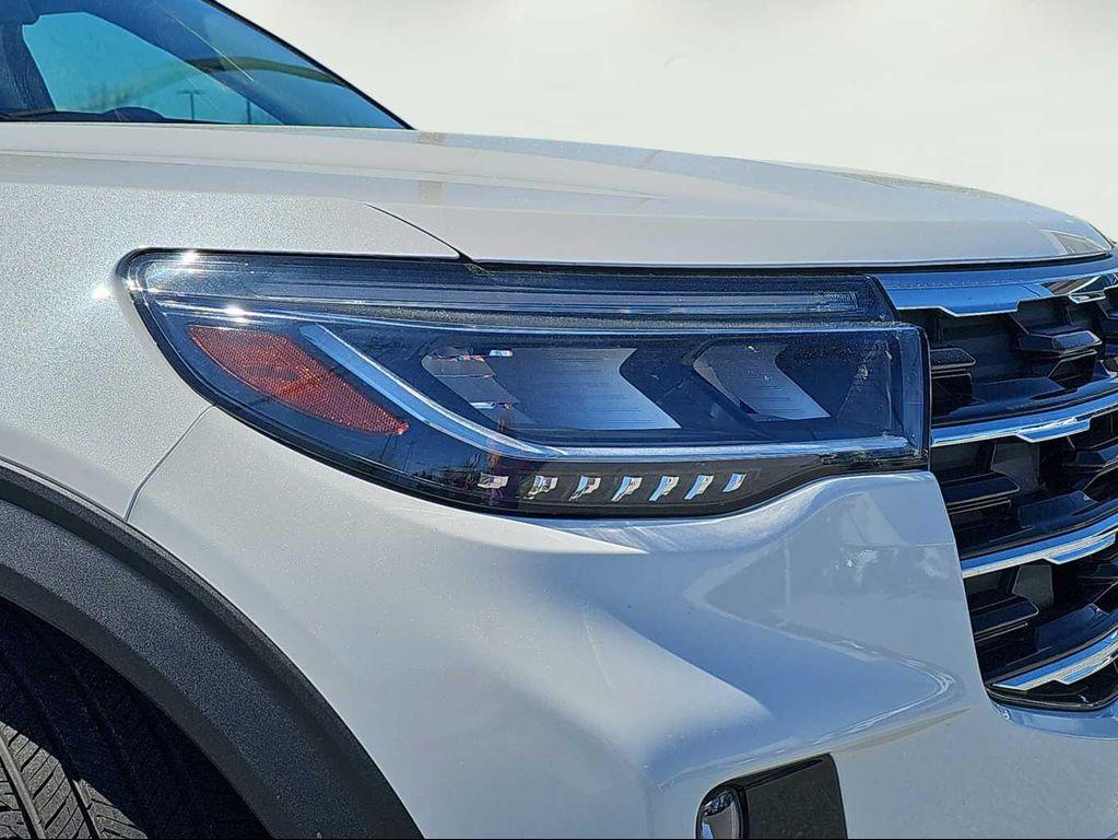 new 2025 Ford Explorer car, priced at $43,769