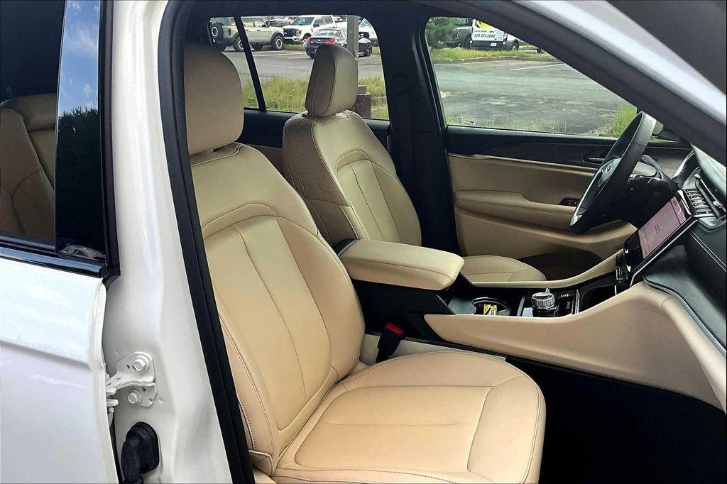 used 2024 Jeep Grand Cherokee car, priced at $36,700