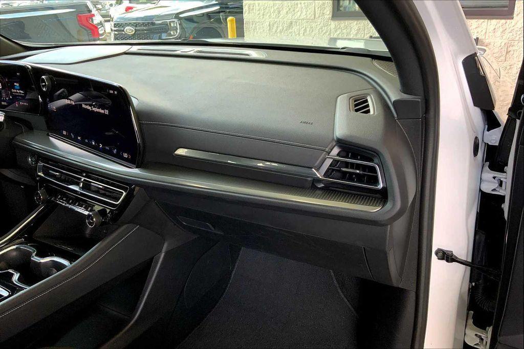 used 2024 Chevrolet Traverse car, priced at $36,113