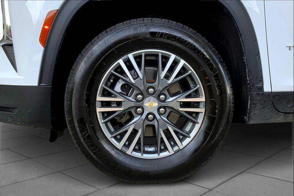 used 2024 Chevrolet Traverse car, priced at $36,113