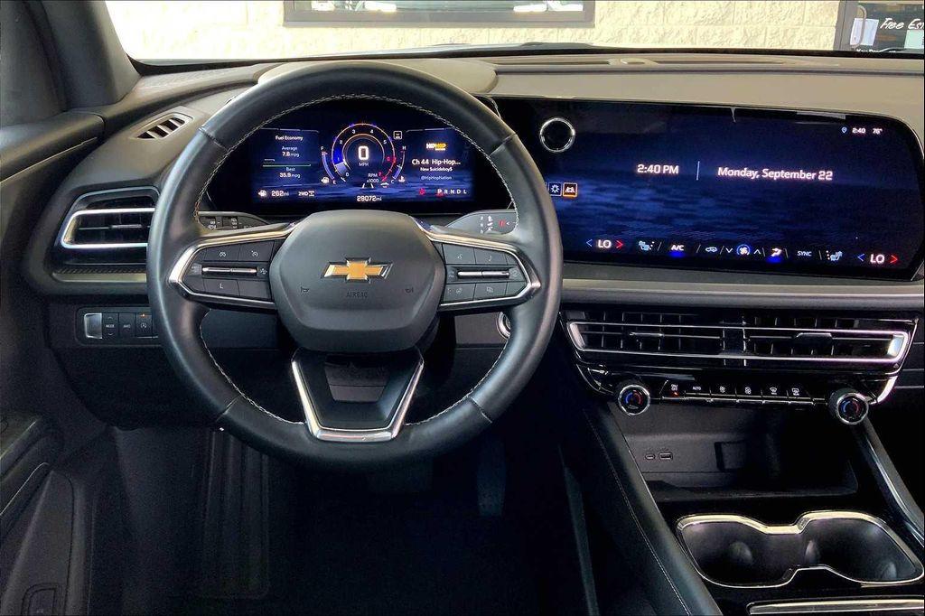 used 2024 Chevrolet Traverse car, priced at $36,113