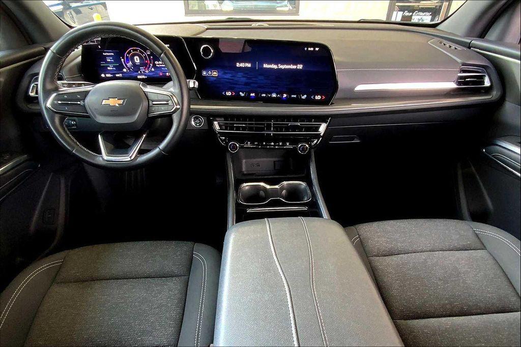 used 2024 Chevrolet Traverse car, priced at $36,113