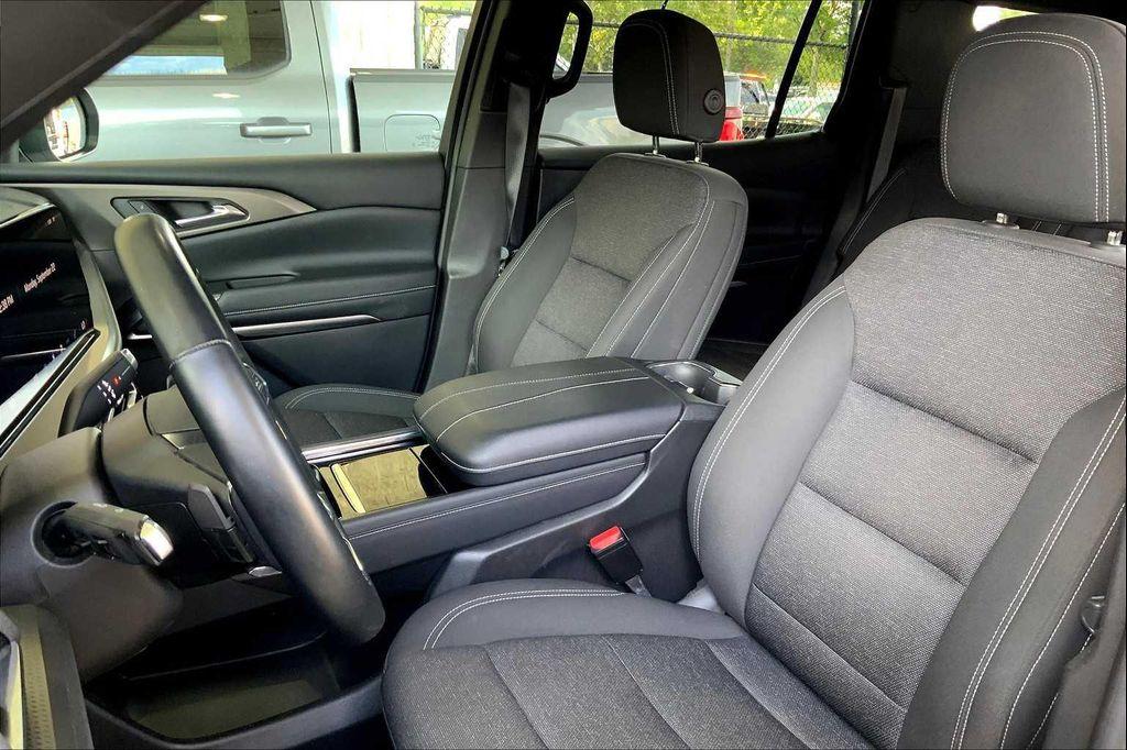 used 2024 Chevrolet Traverse car, priced at $36,113