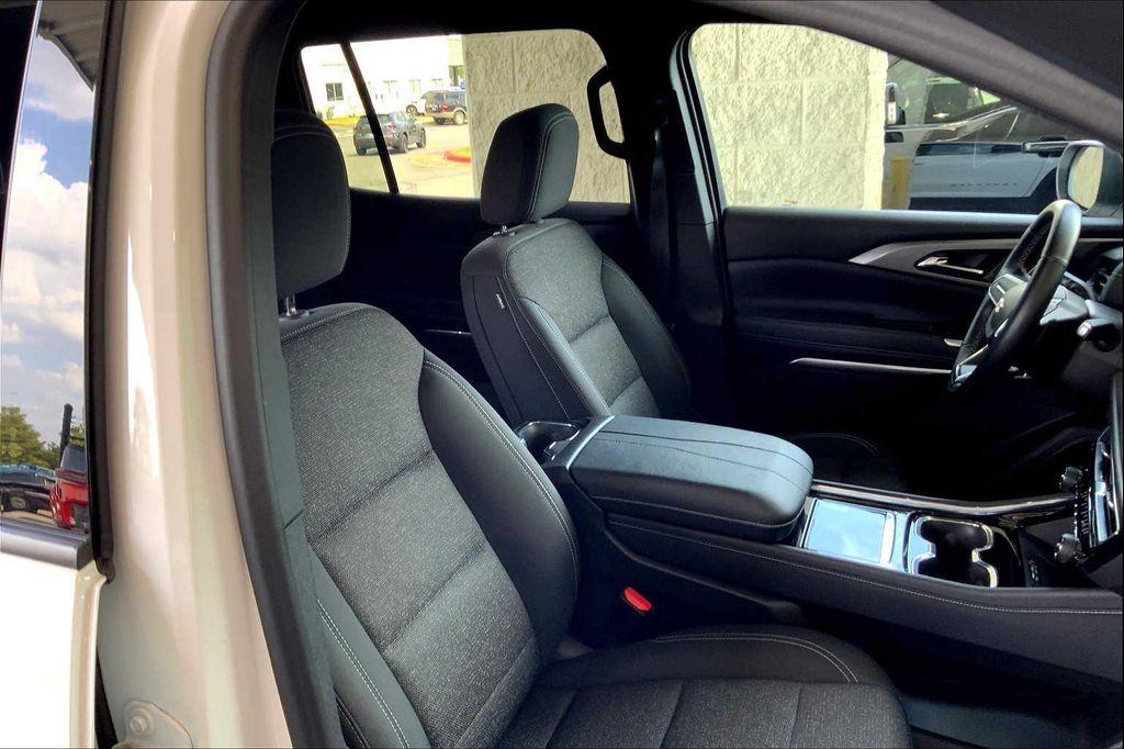 used 2024 Chevrolet Traverse car, priced at $36,113