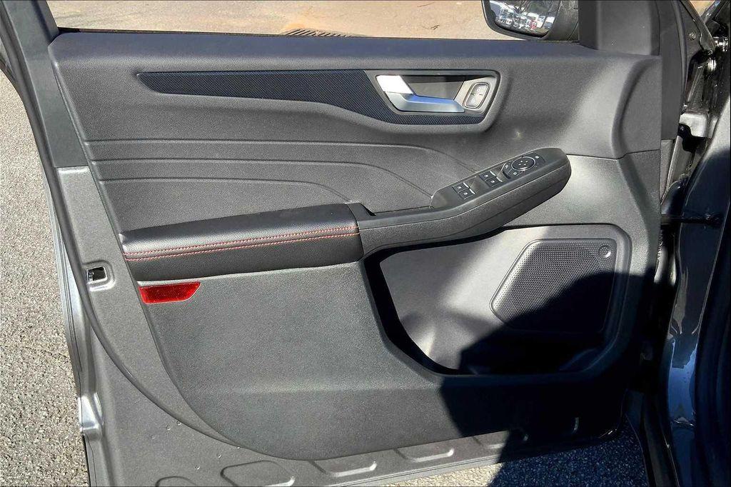 new 2025 Ford Escape car, priced at $32,900