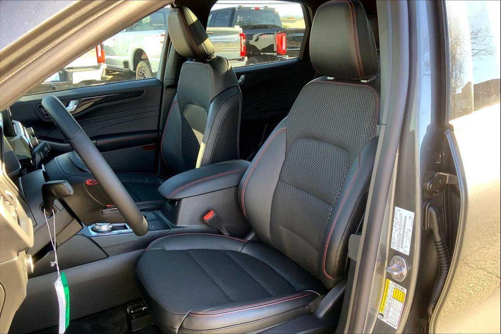 new 2025 Ford Escape car, priced at $32,900