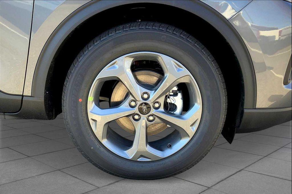 new 2025 Ford Escape car, priced at $32,900