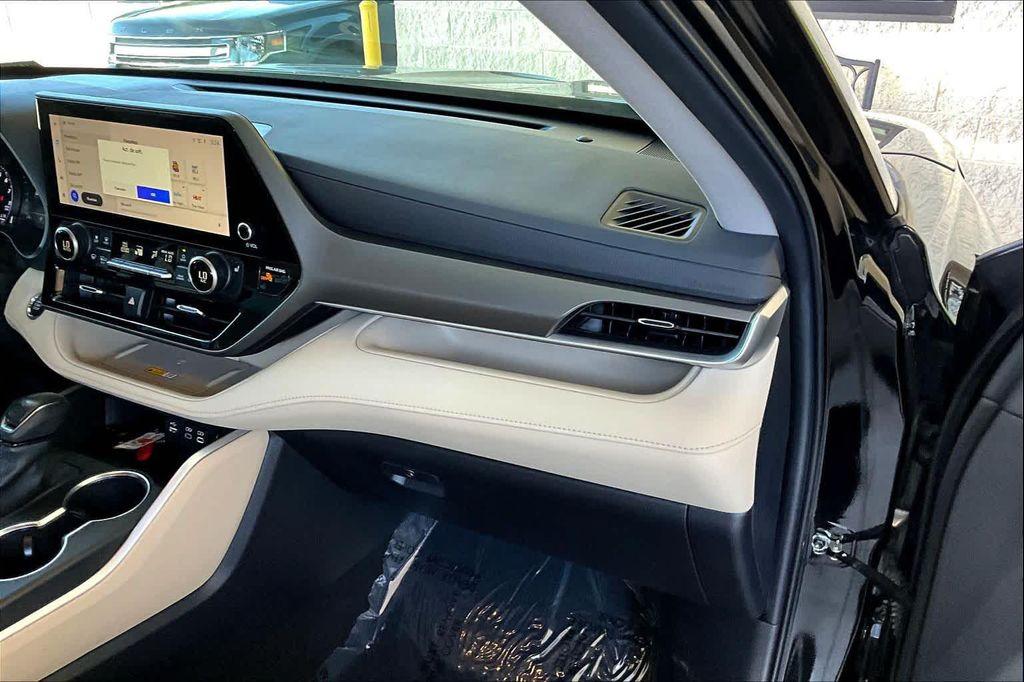 used 2023 Toyota Highlander car, priced at $39,723