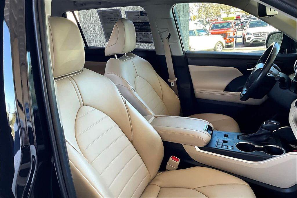 used 2023 Toyota Highlander car, priced at $39,723
