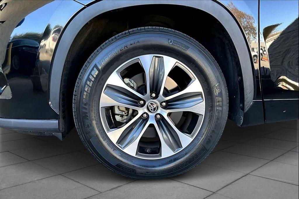used 2023 Toyota Highlander car, priced at $39,723