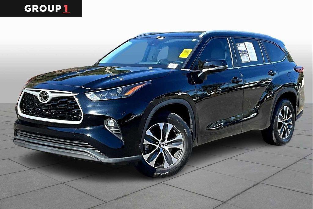 used 2023 Toyota Highlander car, priced at $39,723