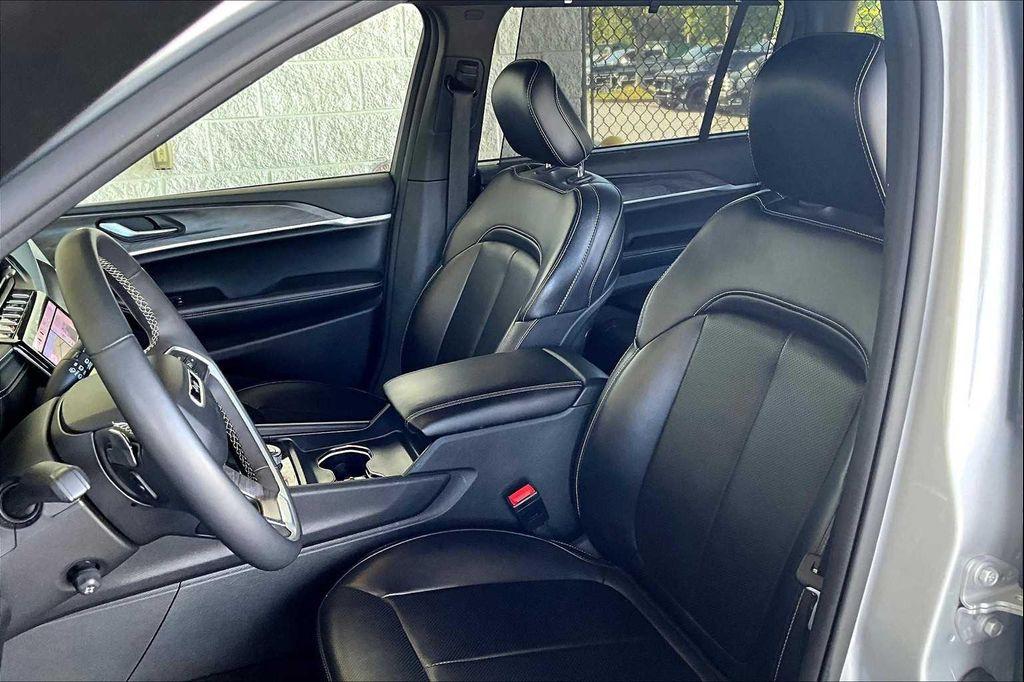 used 2024 Jeep Grand Cherokee L car, priced at $33,176