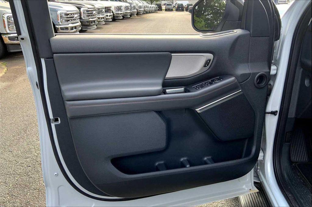 new 2025 Ford Expedition car, priced at $68,210